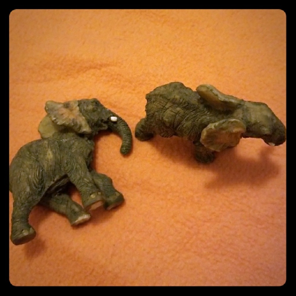 Miniature elephants sculptures
